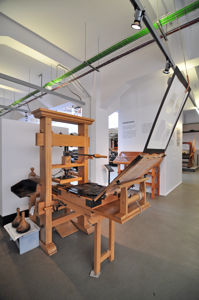 Imprenta Municipal, Reproduccin de una prensa de imprimir realizada segn los modelos utilizados entre los siglos XVI y XVIII