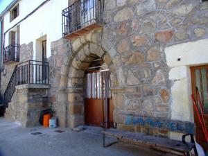 Cadalso de los Vidrios, Arco de la Ermita de Santa Ana