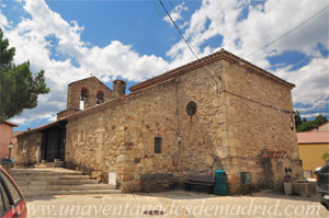 La Acebeda, Lateral Sur y cabecera de San Sebastin con la fuente pblica adosada a esta ltima