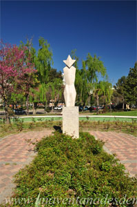 Alcorcn, Escultura de Carlos Armio situada en el Parque de los Castillos