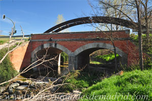 Arroyomolinos, Puente sobre el arroyo de Los Combos en la M-413