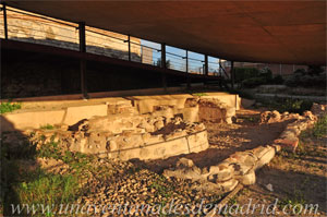 Arroyomolinos, Zona destinada a caballerizas situada junto a la fachada Este del torren