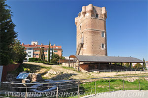 Arroyomolinos, Restos de las dos torres de proteccin del acceso principal al recinto amurallado situadas en la esquina Sudoeste