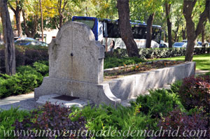 Brunete, Fuente y pilón de piedra en la calle Real de San Sebastián