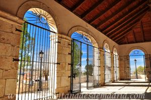 Campo Real, P�rtico de la Iglesia Parroquial de Santa Mar�a del Castillo