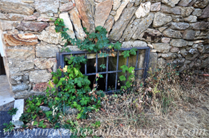 Canencia, Antigua Fuente integrada en el muro de una vivienda