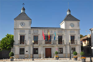 Colmenar del Arroyo, Ayuntamiento
