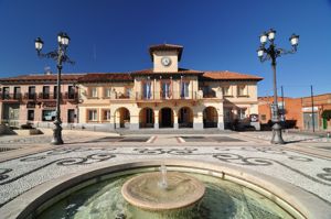 Grin, Ayuntamiento y plaza