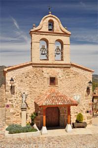 La Hiruela, Fachada principal de la iglesia