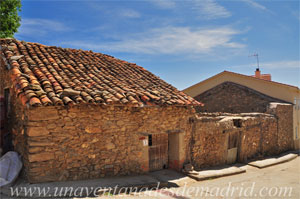 Horcajo de la Sierra - Aoslos, Dependencias agropecuarias en Travesa de Madarcos, 1 y 3