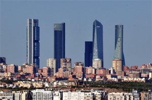 Paracuellos de Jarama, Vista de las cinco torres de Madrid desde los antiguos jardines del Palacio de los Duques de Medinaceli