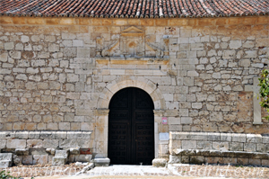 Pozuelo del Rey, Portada abierta en la fachada del lado de la Epístola