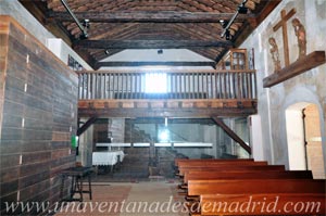 Prádena del Rincón, Coro del templo, donde se encuentra el espacio museístico con la exposición de diferentes piezas halladas en las excavaciones Prádena del Rincón, Coro del templo, donde se encuentra el espacio museístico con la exposición de diferentes piezas halladas en las excavaciones