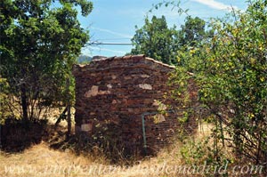 Prádena del Rincón, Chozo en la carretera M-130. Es el primero que encontramos, a nuestra derecha (margen Sur de la carretera), en sentido a Puebla de la Sierra Prádena del Rincón, Chozo en la carretera M-130. Es el primero que encontramos, a nuestra derecha (margen Sur de la carretera), en sentido a Puebla de la Sierra
