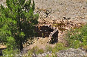 Robledillo de la Jara, Molino de Riato visto desde el camino de Robledillo de la Jara a El Atazar