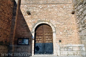 Valdaracete, Puerta de acceso principal, en la nave de la Epístola