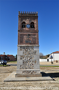 Valdetorres de Jarama, Torre del Reloj, la cual podra pasar por una reconstruccin, a menor tamao, de la torre de la Iglesia de la Natividad