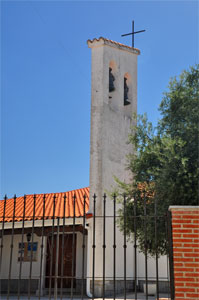 Villanueva de Perales, Campanario de la Iglesia de Nuestra Señora de la Inmaculada Concepción. Estas campanas del siglo XVII son lo único que se conserva de la antigua parroquia demolida a finales del siglo XX Villanueva de Perales, Campanario de la Iglesia de Nuestra Señora de la Inmaculada Concepción. Estas campanas del siglo XVII son lo único que se conserva de la antigua parroquia demolida a finales del siglo XX