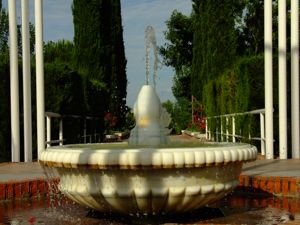 Jardn de las Tres Culturas, Fuente islmica