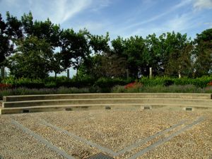 Jardn de las Tres Culturas, Gradero