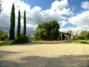Jardn de las Tres Culturas, Plaza de Acceso