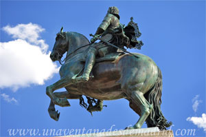 Madrid, Felipe IV, Lateral Norte de la Estatua de Felipe IV