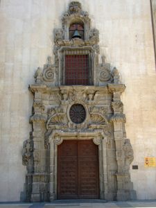 Madrid, Portada de la capilla del Monte de Piedad