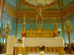 Capilla del Hospital del Niño Jesús, Altar mayor y candelabros