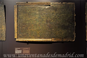 Museo Arqueolgico Nacional, Tabla de bronce del siglo I d. C. que contiene parte de la Ley Municipal de la Colonia Genitiva Iulia