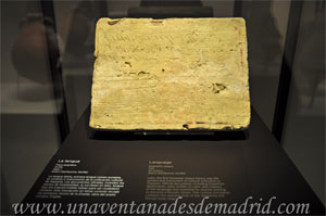 Museo Arqueolgico Nacional, Placa epigrfica de arcilla, del siglo I d. C., en donde aparecen escritos los primeros versos de La Eneida