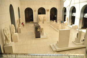 Museo Arqueolgico Nacional, La Sala 20 se sita en uno de los patios cubiertos del MAN y en ella se recrea el que era el centro del poder legislativo, judicial y religioso y que mejor representa el poder imperial: el Foro