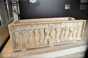 Museo Arqueolgico Nacional, Sarcfago hallado en La Pueblanueva, en Toledo, con las imgenes de Cristo y de los doce apstoles talladas y que sirve de muestra de la cristianizacin de la aristocracia rural