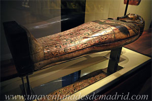 Museo Arqueolgico Nacional, Atad de Taremetchenbastet (664-524 a. C.)