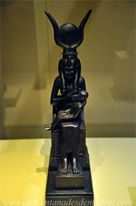 Museo Arqueológico Nacional, Escultura de la Diosa Isis (664-332 a. C.)