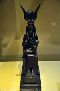 Museo Arqueolgico Nacional, Escultura de la Diosa Isis (664-332 a. C.)