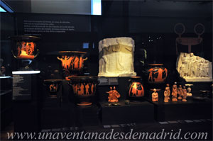 Museo Arqueológico Nacional, Vitrina de "Akrópolis, la religión"