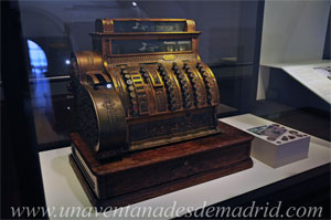 Museo Arqueolgico Nacional, Caja registradora modelo Clase 400, fabricada por en 1913 en EEUU por la la National Cash Register Company