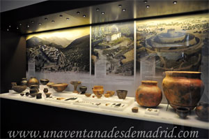 Museo Arqueológico Nacional, Vitrina en la que se exponen piezas pertenecientes a la cultura del Argar, al Bronce Valenciano y al Bronce de La Mancha