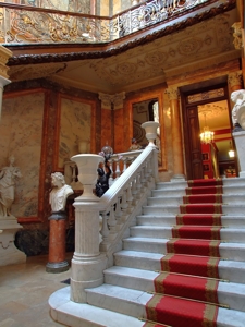 Museo Cerralbo, Escalera de subida hacia el Entresuelo