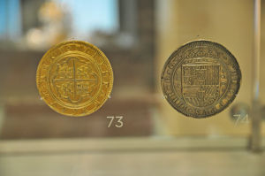 Museo Lázaro Galdiano, Sala 22: "Vitrinas con piezas de la colección de monedas" Museo Lázaro Galdiano, Sala 22: "Vitrinas con piezas de la colección de monedas"