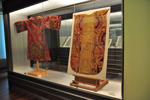 Museo Lázaro Galdiano, Sala 24: "Piezas textiles siglos xv y xvi" Museo Lázaro Galdiano, Sala 24: "Piezas textiles siglos xv y xvi"