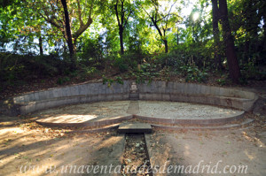 Quinta de la Fuente del Berro, Fuente mural con el Escudo de Madrid