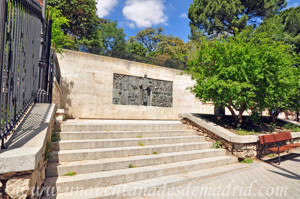 Retiro, Puerta de Dante