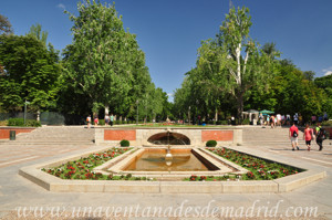 Retiro, Fuente de la Puerta de la Independencia