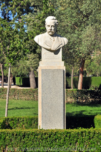 Jardines de la Rosaleda en El Retiro, Busto de Federico Chueca y Robles