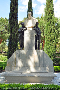 Jardines de la Rosaleda en El Retiro, Busto de Miguel Moya