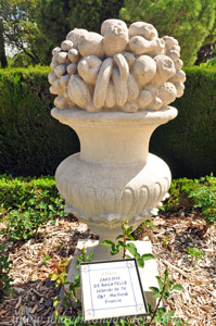 Jardines de la Rosaleda en El Retiro, Jarrones