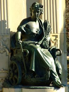 Monumento a Alfonso XII en El Retiro, Estatua representando a la Agricultura