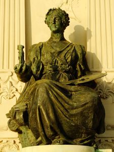 Monumento a Alfonso XII en El Retiro, Estatua representando a las Artes