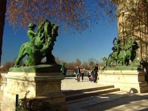 Monumento a Alfonso XII en El Retiro, Pareja de Leones al Sur del Monumento
